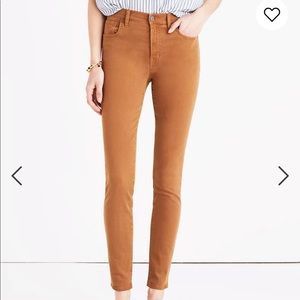 9” Mid-Rise Skinny Jeans in Burnished Cedar